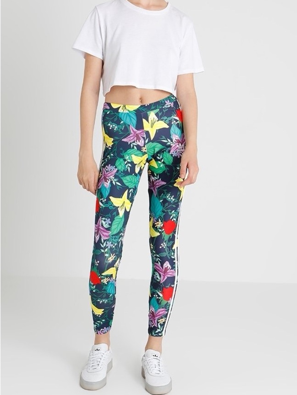 adidas Originals Blossom of Life Floral 3-Stripes Leggings XL NWT
- Navy Multi - Picture 3 of 14